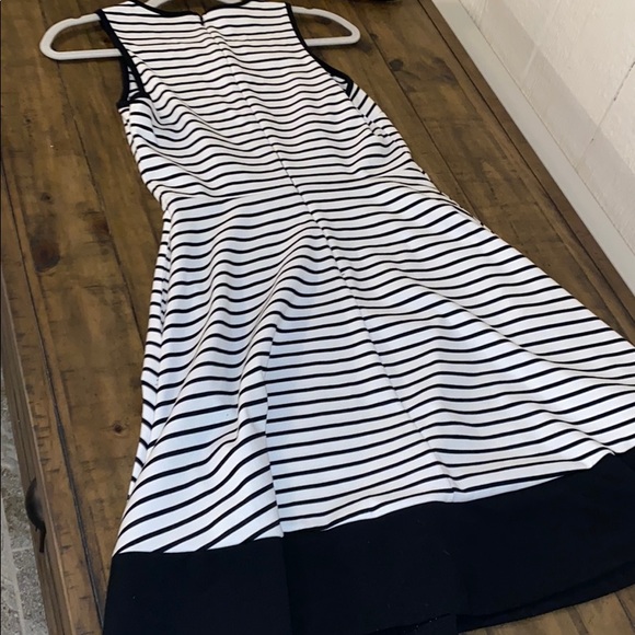 Dress - Picture 4 of 5